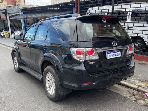 Toyota Hilux SW4 SRV D4-D 4x4 3.0 TDI Dies. Aut
