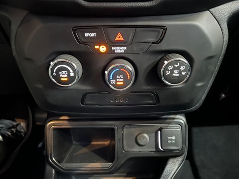 Jeep Renegade Sport 1.8 4x2 Flex 16V Aut.