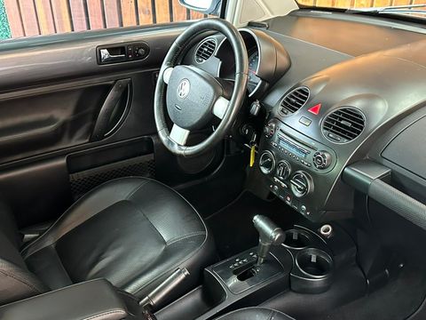 VolksWagen New Beetle 2.0 Mi Mec./Aut.