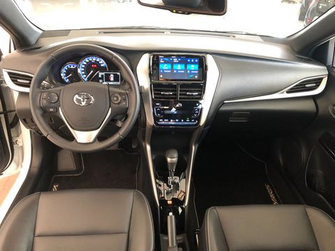 Toyota YARIS XLS Connect 1.5 Flex 16V 5p Aut.