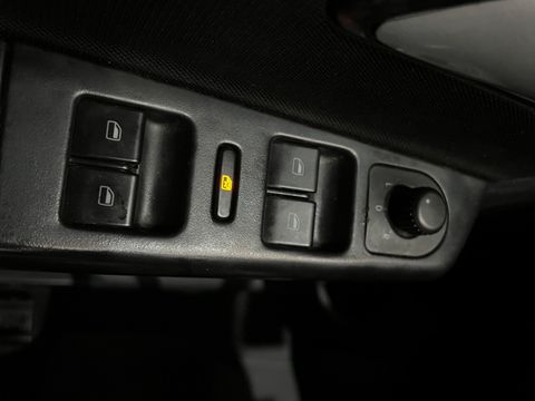 VolksWagen Fox Connect 1.6 Flex 8V 5p