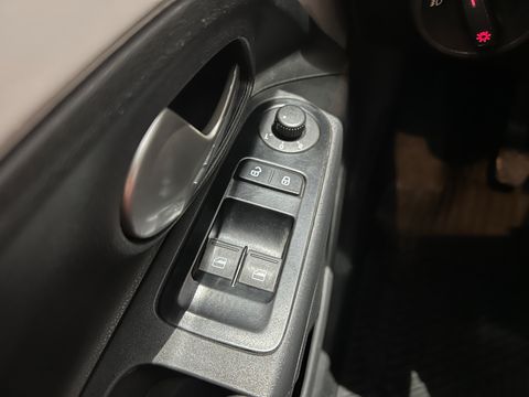 VolksWagen up! move 1.0 Total Flex 12V 5p