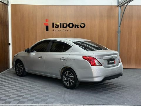 Nissan VERSA SL 1.6 16V FlexStart 4p Aut.