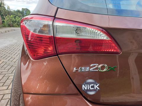 Hyundai HB20X Premium 1.6 Flex 16V Aut.
