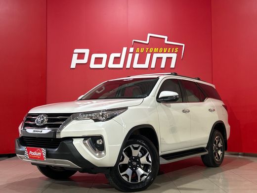Toyota Hilux SW4 SRX Diamo. 4x4 2.8 TB Die Aut.