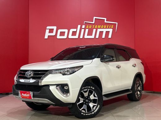 Toyota Hilux SW4 SRX Diamo. 4x4 2.8 TB Die Aut.