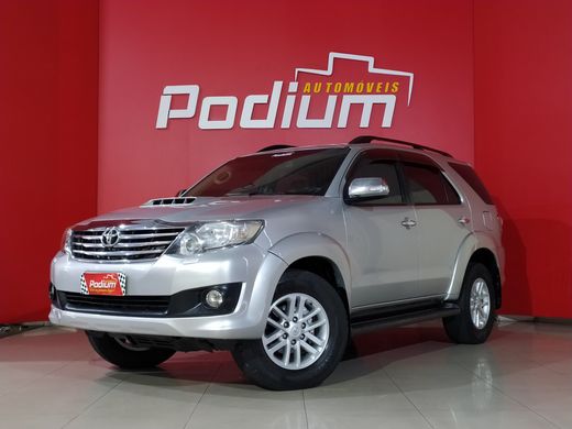 Toyota Hilux SW4 SRV D4-D 4x4 3.0 TDI Dies. Aut