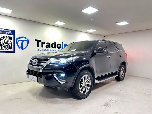 Toyota Hilux SW4 SRX 4x4 2.8 TDI 16V Dies. Aut.