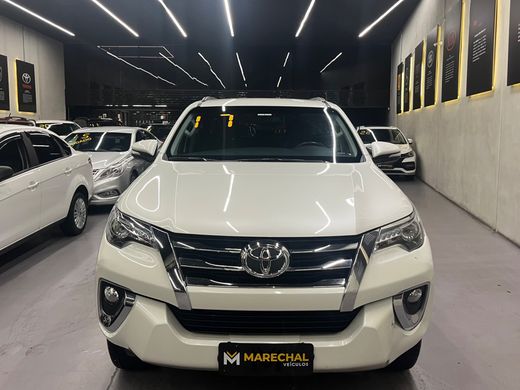 Toyota Hilux SW4 SRX 4x4 2.8 TDI 16V Dies. Aut.
