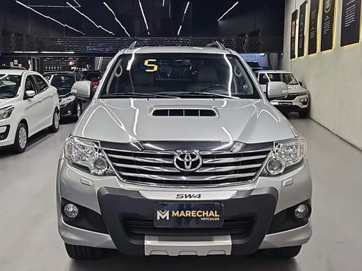 Toyota Hilux SW4 SRV D4-D 4x4 3.0 TDI Dies. Aut
