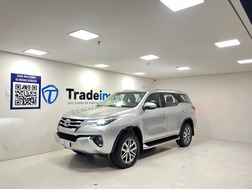 Toyota Hilux SW4 SRX 4x4 2.8 TDI 16V Dies. Aut.
