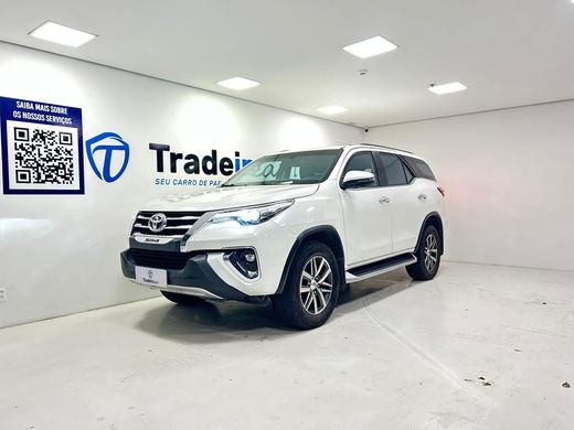 Toyota Hilux SW4 SRX 4x4 2.8 TDI 16V Dies. Aut.