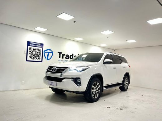 Toyota Hilux SW4 SRX 4x4 2.8 TDI 16V Dies. Aut.