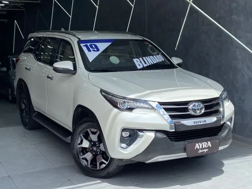 Toyota Hilux SW4 SRX Diamo. 4x4 2.8 TB Die Aut.