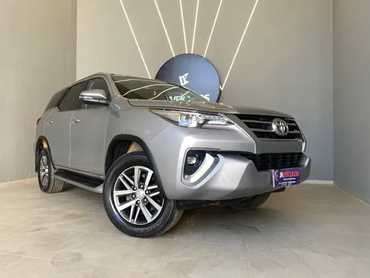 Toyota Hilux SW4 SRX 4x4 2.8 TDI 16V Dies. Aut.