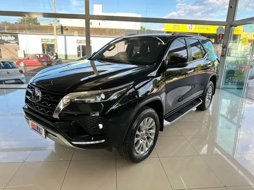 Toyota Hilux SW4 SRX 4x4 2.8 TDI 16V Dies. Aut.