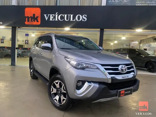 Toyota Hilux SW4 SR 4x2 2.7/ 2.7 Flex 16V Aut.