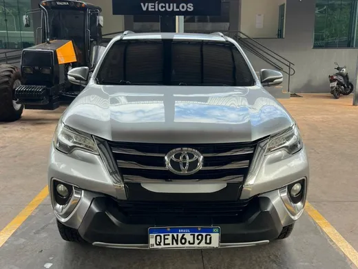 Toyota Hilux SW4 SRX 4x4 2.8 TDI 16V Dies. Aut.