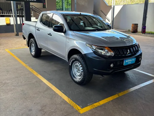 Mitsubishi L200 Tri. Outd. GLX 2.4 CD 4x4 Die. Mec.