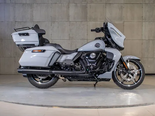 Harley STREET GLIDE ULTRA FLHXU