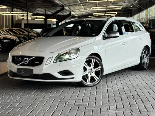 Volvo V60 T-6 R-DESIGN 3.0 AWD 4p