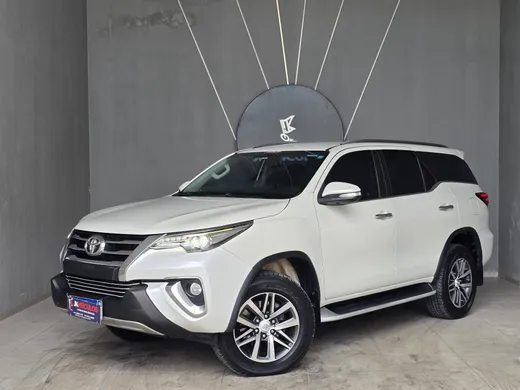 Toyota Hilux SW4 SRX 4x4 2.8 TDI 16V Dies. Aut.