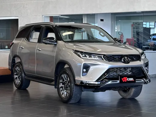 Toyota Hilux SW4 Diamond 2.8 TB 4x4 Die. Aut.