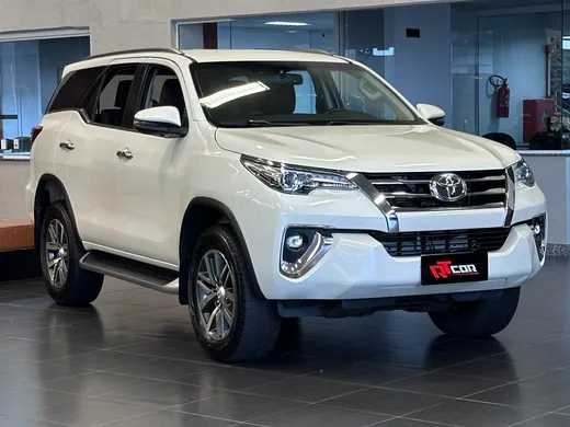 Toyota Hilux SW4 SRX 4x4 2.8 TDI 16V Dies. Aut.