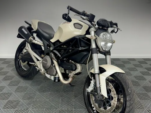 Ducati MONSTER 696cc