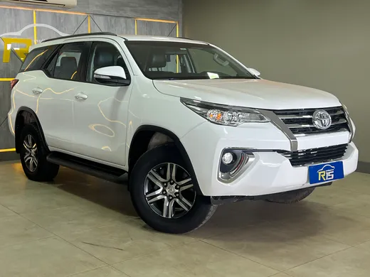 Toyota Hilux SW4 SR 4x2 2.7/ 2.7 Flex 16V Aut.