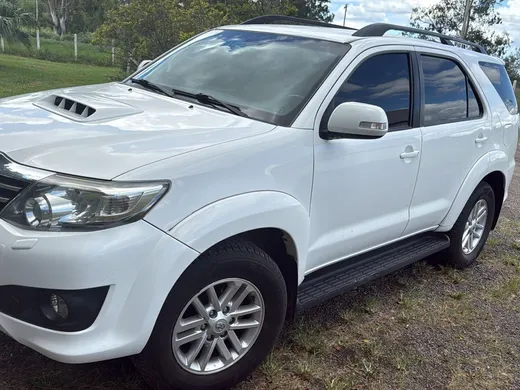 Toyota Hilux SW4 SRV D4-D 4x4 3.0 TDI Dies. Aut