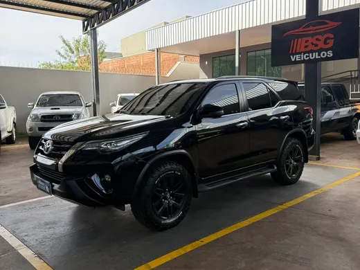 Toyota Hilux SW4 SRX 4x4 2.8 TDI 16V Dies. Aut.