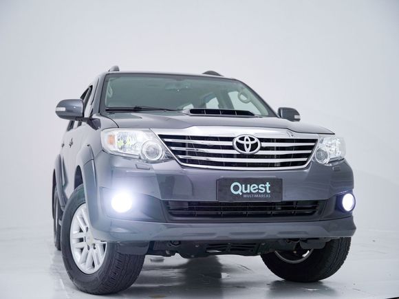 Toyota Hilux SW4 SRV D4-D 4x4 3.0 TDI Dies. Aut