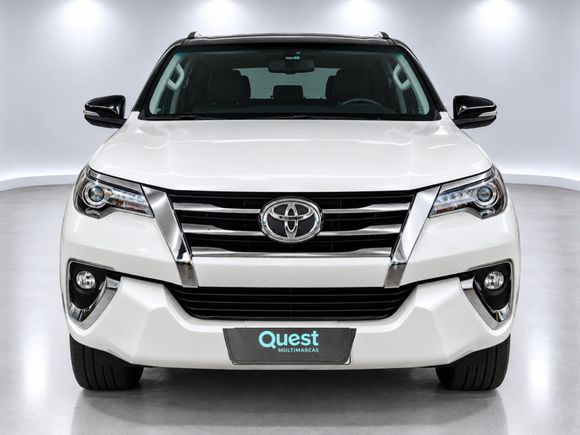 Toyota Hilux SW4 SRX 4x4 2.8 TDI 16V Dies. Aut.