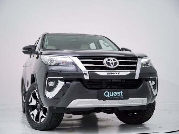 Toyota Hilux SW4 SRX Diamo. 4x4 2.8 TB Die Aut.