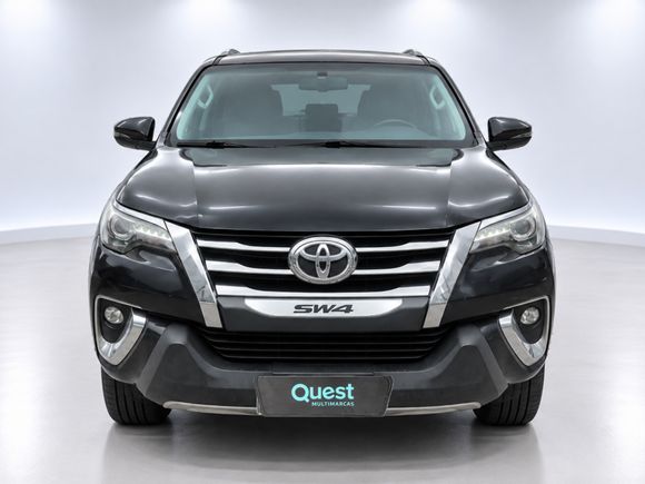 Toyota Hilux SW4 SRX Diamo. 4x4 2.8 TB Die Aut.