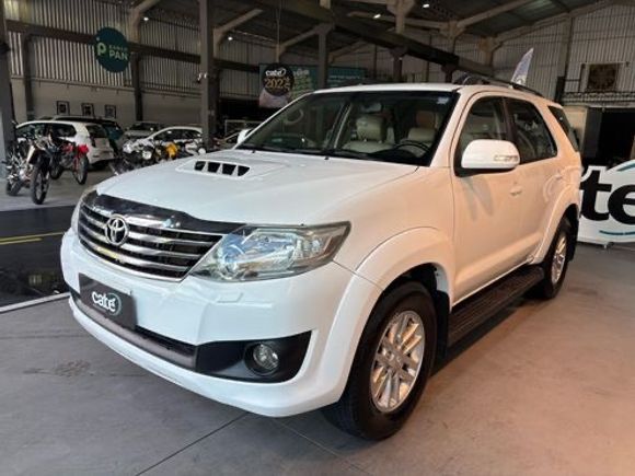 Toyota Hilux SW4 SRV D4-D 4x4 3.0 TDI Dies. Aut