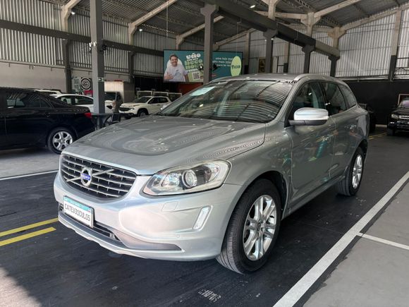 Volvo XC 60 T-5 MOMENTUM 2.0 245cv FWD 5p