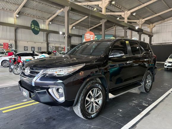 Toyota Hilux SW4 SRX 4x4 2.8 TDI 16V Dies. Aut.