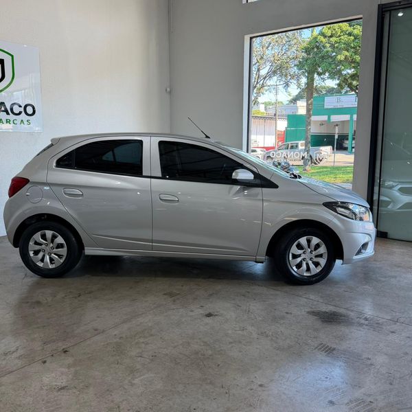 Chevrolet Onix Hatch LT 1.0 8V Flexpower 5P Mec - foto 11