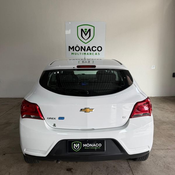 Chevrolet Onix Hatch LT 1.0 8V Flexpower 5P Mec - foto 11