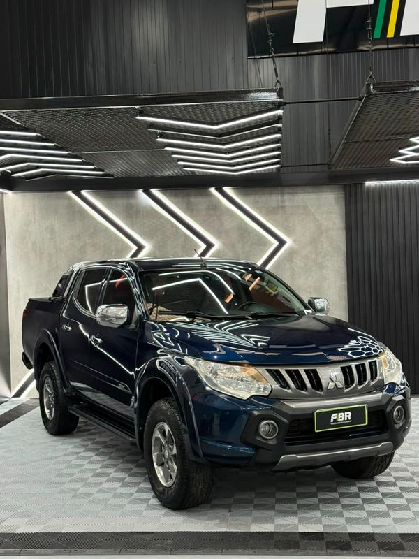Mitsubishi L200 Triton Hpe 2.4 Cd Diesel Automático - foto 9