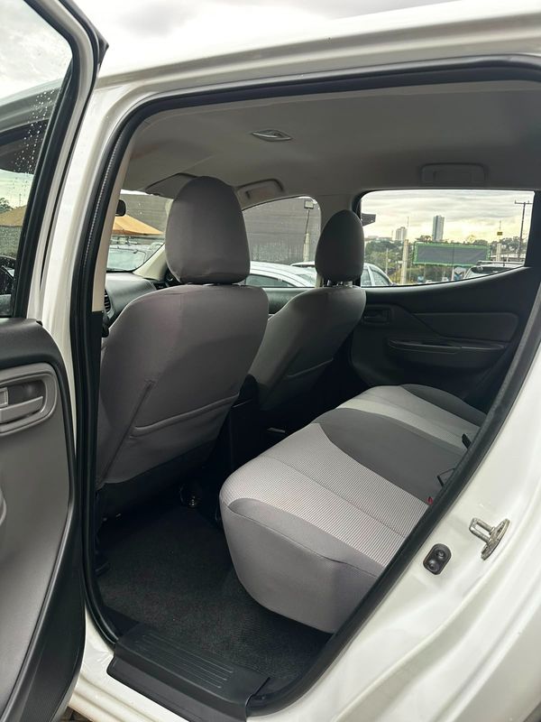 Mitsubishi L200 Triton Gls 2.4 Cd Diesel Automático - foto 7