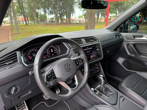Volkswagen Tiguan Allspac R Line 300 TSI 2.0 - foto 11