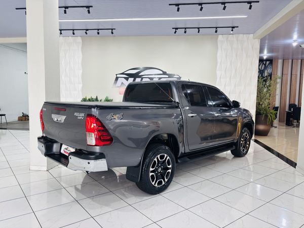 Toyota Hilux Cd Srv 4X4 2.8 TDI Diesel Automático - foto 9