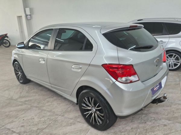Chevrolet Onix Hatch Ls 1.0 8V Flexpower 5P Mec. - foto 5