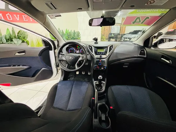 Hyundai HB20X Premium 1.6 Flex 16V Mec - foto 8