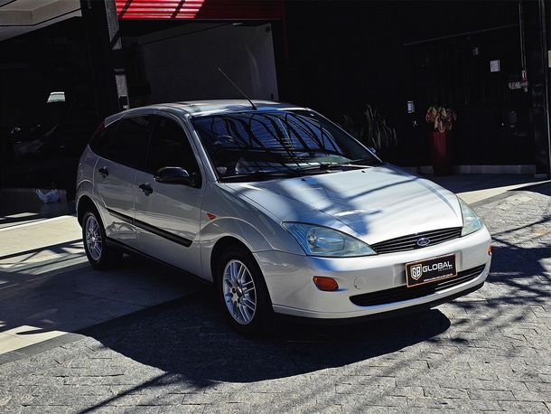 Ford Focus 1.8 16V 5p