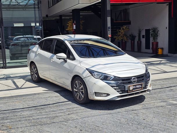 Nissan VERSA Advance 1.6 16V Flex Aut.