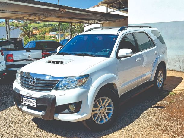 Toyota Hilux SW4 SRV D4-D 4x4 3.0 TDI Dies. Aut